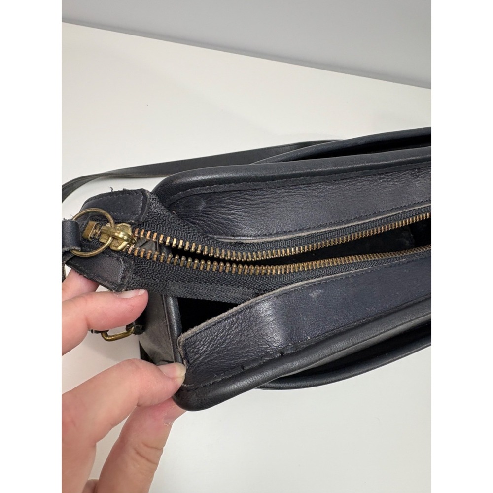Vintage 80's Coach Swagger 9820 NYC Black Leather Crossbody‎ Shoulder Bag - Picture 7 of 15